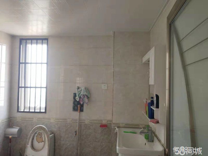 东城学 区电梯房 三室精装有产证 满五年没有税费 买房必看房