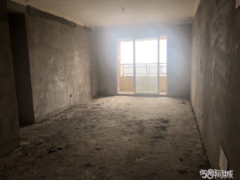 公园里现房115平方另有赠送三室两厅有证可过户按揭前后无遮挡